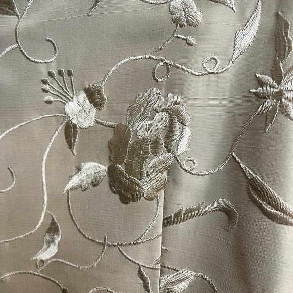 La Femme Gilar | Silk Floral Embroidery Jacket Size 4 - Picture 4 of 8